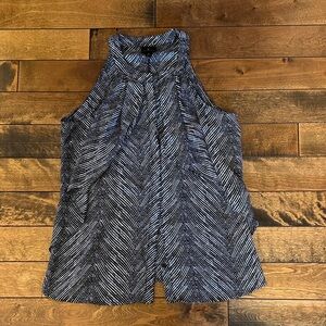 Women's Black and White Sleeveless Top